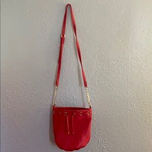A stylish pink purse👛